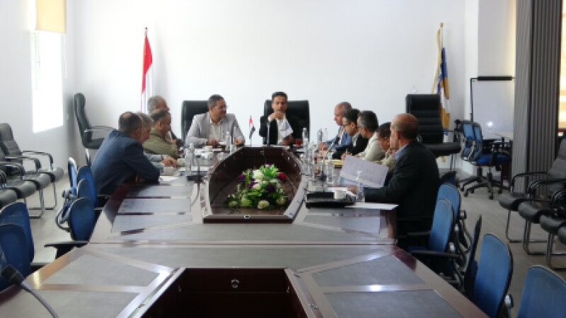 لجنة مراجعة الخطط الدراسية الموحدة تعقد اجتماعها الأول برئاسة الدكتور عادل المطري